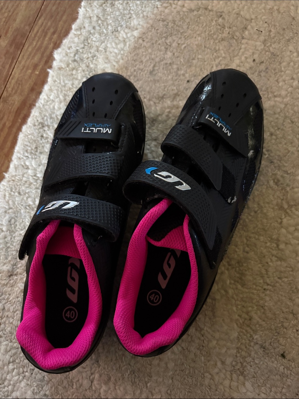 Louis Garneau Women's Black Athletic Shoes with Pink Lining